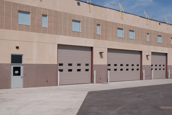 insulated-commercial-door-with-windows