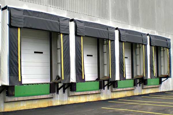 loading-dock-bays-with-levelers-seals-and-shelters