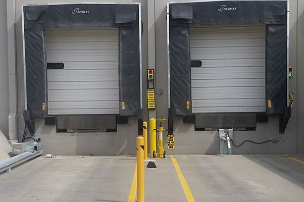 loading-dock-shelter-with-communication-systems
