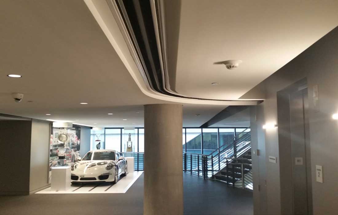 casestudy-auto-manufacturer-builds-custom-showroom